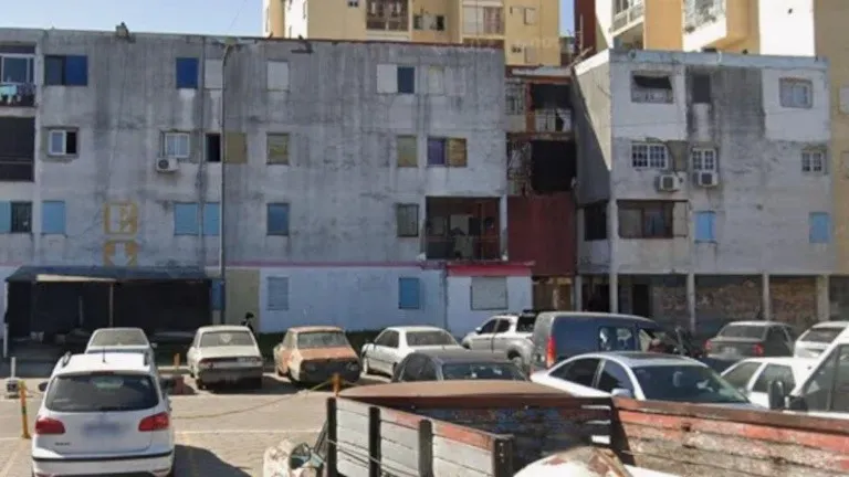 Un jubilado apareció degollado en su propia casa y detuvieron a su hijo