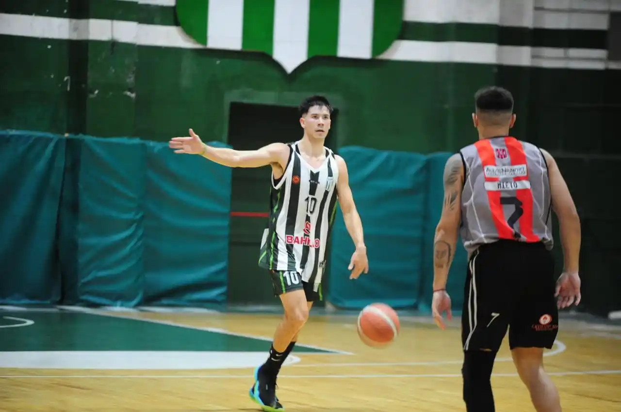 Mauro Gauna, el gran baluarte para que Racing se meta en playoffs.