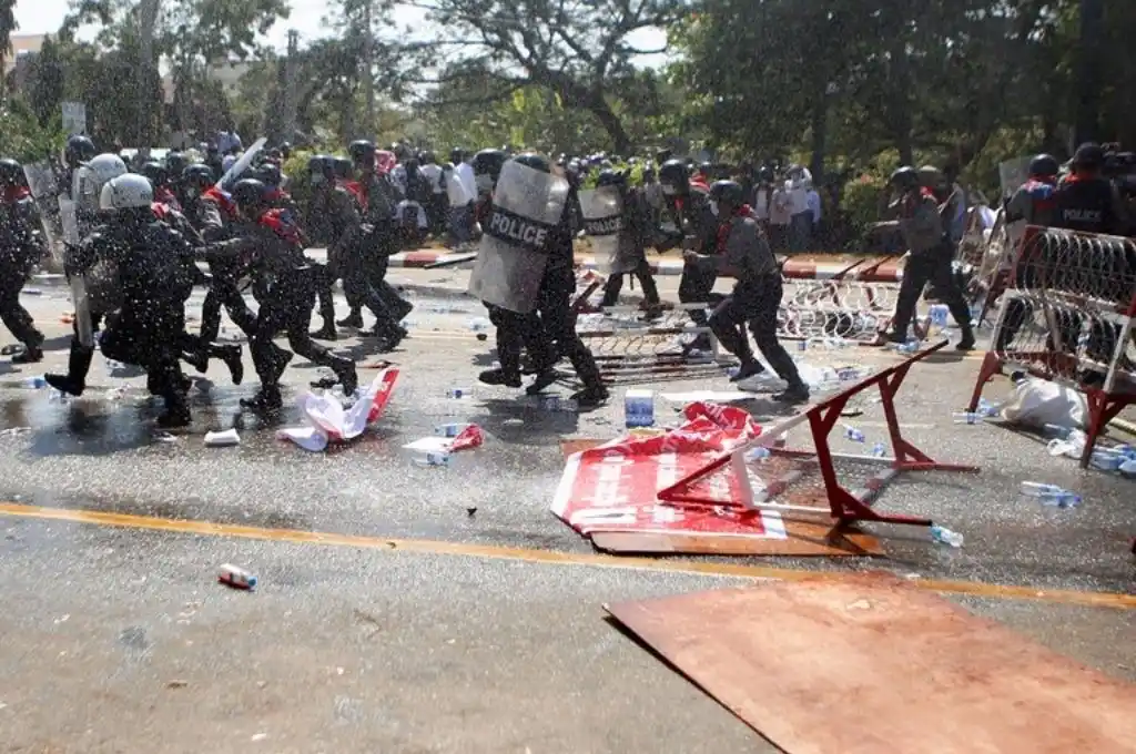 Myanmar: reprimen a manifestantes en contra del golpe militar