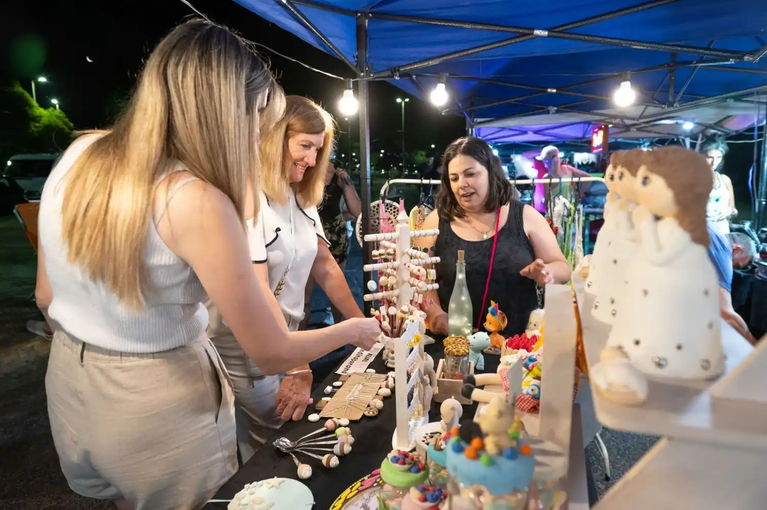 Vecinos y visitantes disfrutaron de la gastronomía en los Paseos Nocturnos