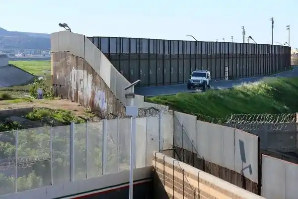 EEUU financiará el muro con el 20% a las importaciones de México