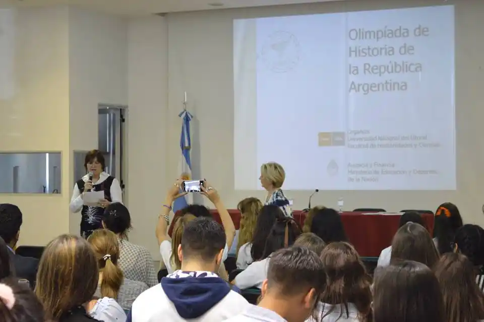 Diana Siebenlist representa a Entre Ríos en la Olimpíada de Historia de la República Argentina