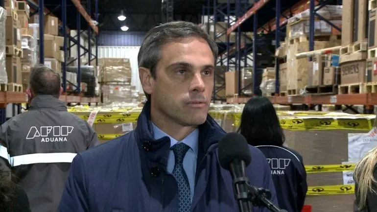 Michel: "Existen cuestiones del comercio exterior que deben ser mejoradas, pero hacerlo por DNU no es el mejor camino"