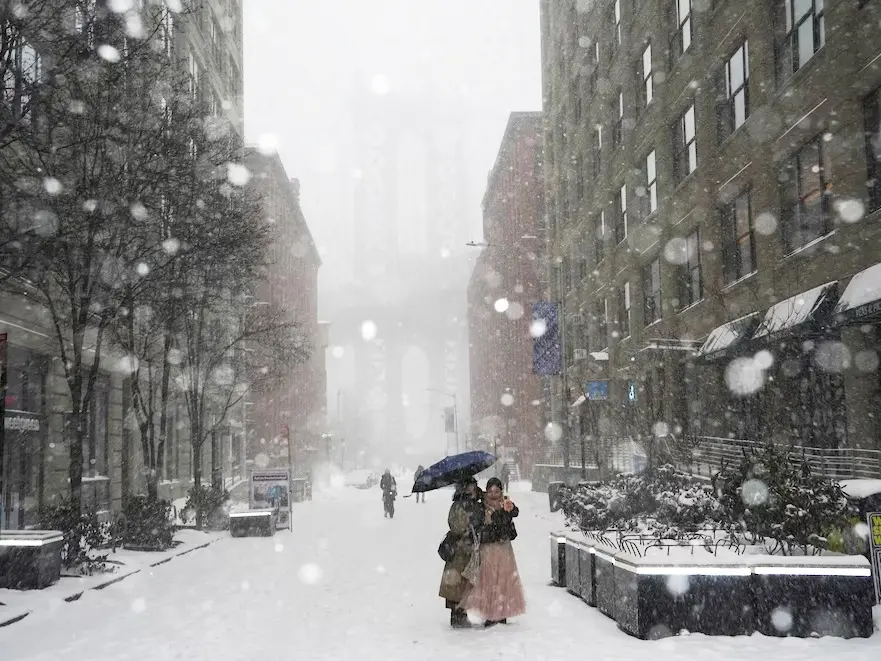 Más de un millón de hogares se ven afectados por cortes de electricidad en medio de la histórica tormenta invernal en EEUU