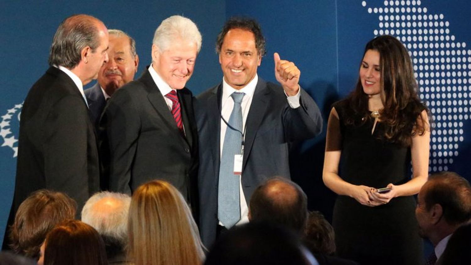 Exigen que Scioli explique quién pagó el avión privado con el que viajó a ver a Bill Clinton