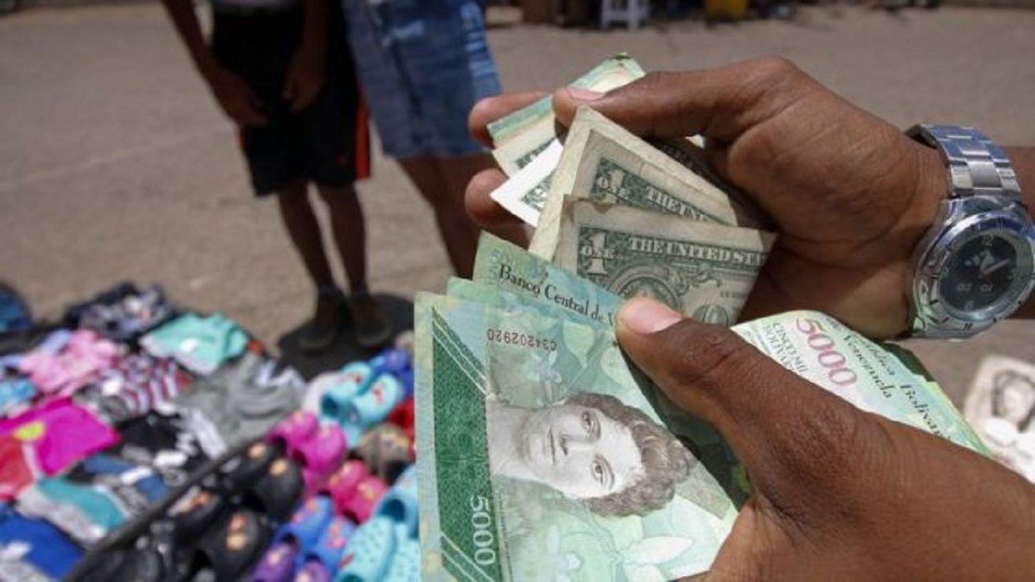A PASO DE VENCEDORES y no es la espada de Bolívar: así va el tipo de cambio