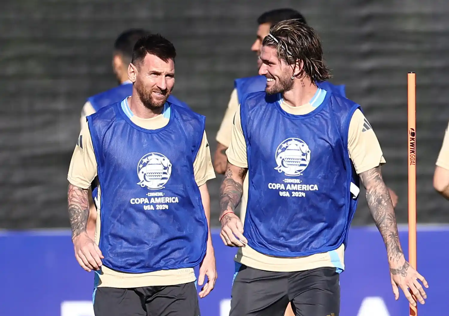 Messi y De Paul en la última práctica argentina.