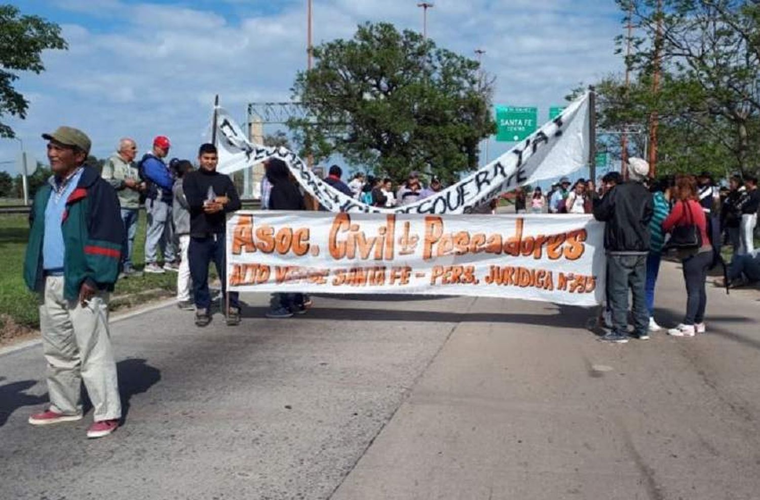 Pescadores harán cortes de ruta en toda la provincia en reclamo de medidas para paliar la crisis