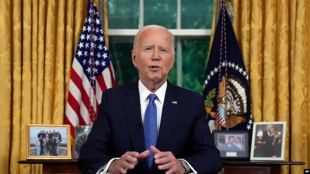Biden dice que es hora de pasar la antorcha "a una nueva generación"