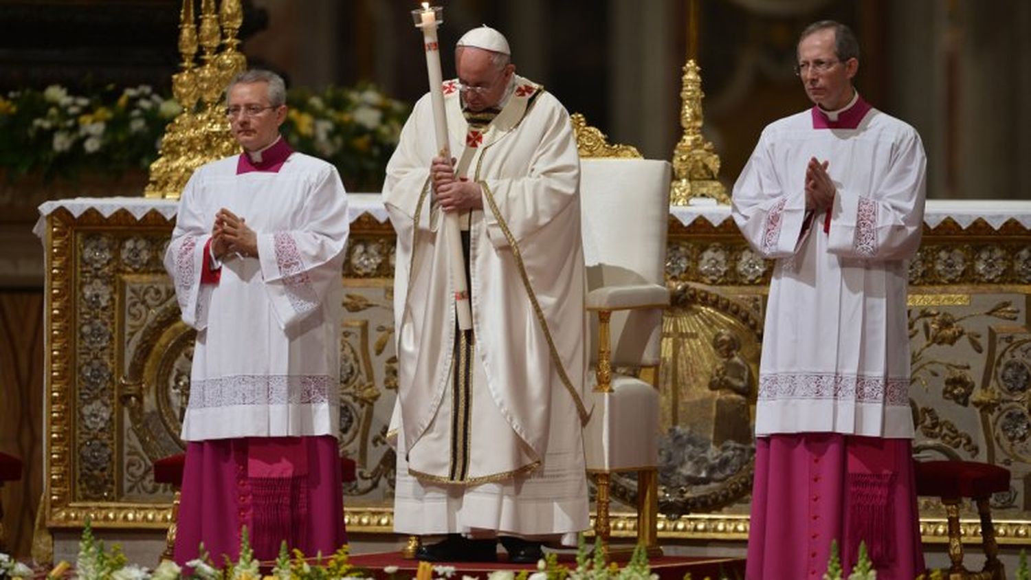 Francisco encabezó la Vigilia Pascual: "Felices Pascuas"