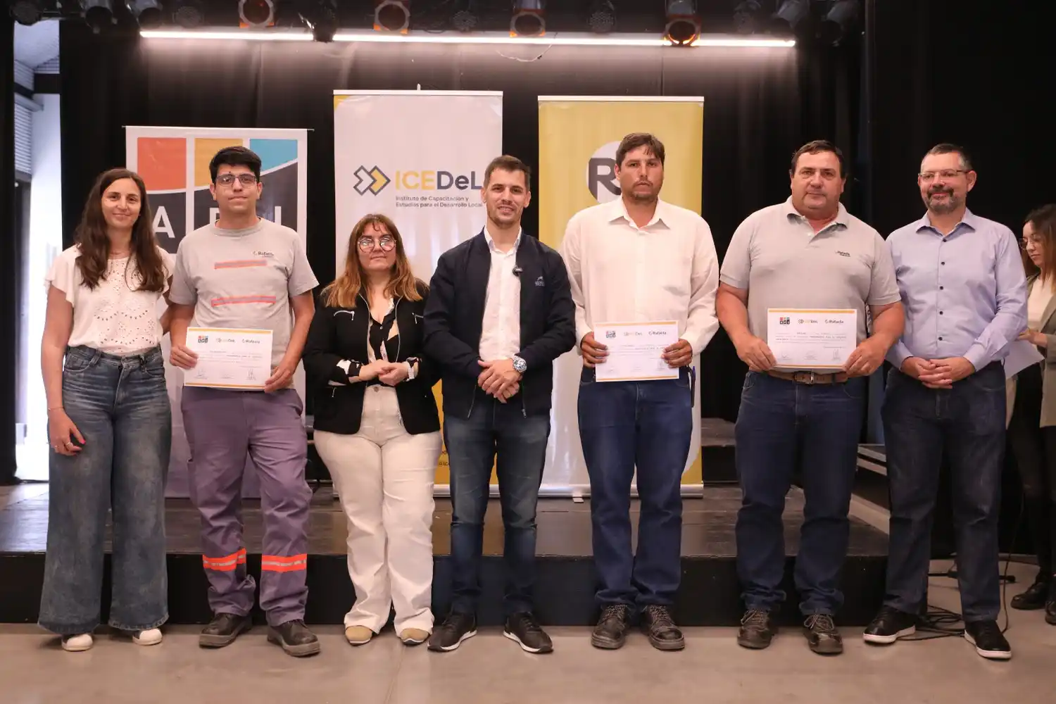 Entrega de certificados a los participantes del programa “Herramientas para el Liderazgo Estratégico”,