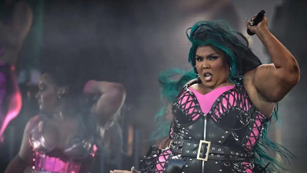 Lizzo es denunciada por acoso por tres bailarinas