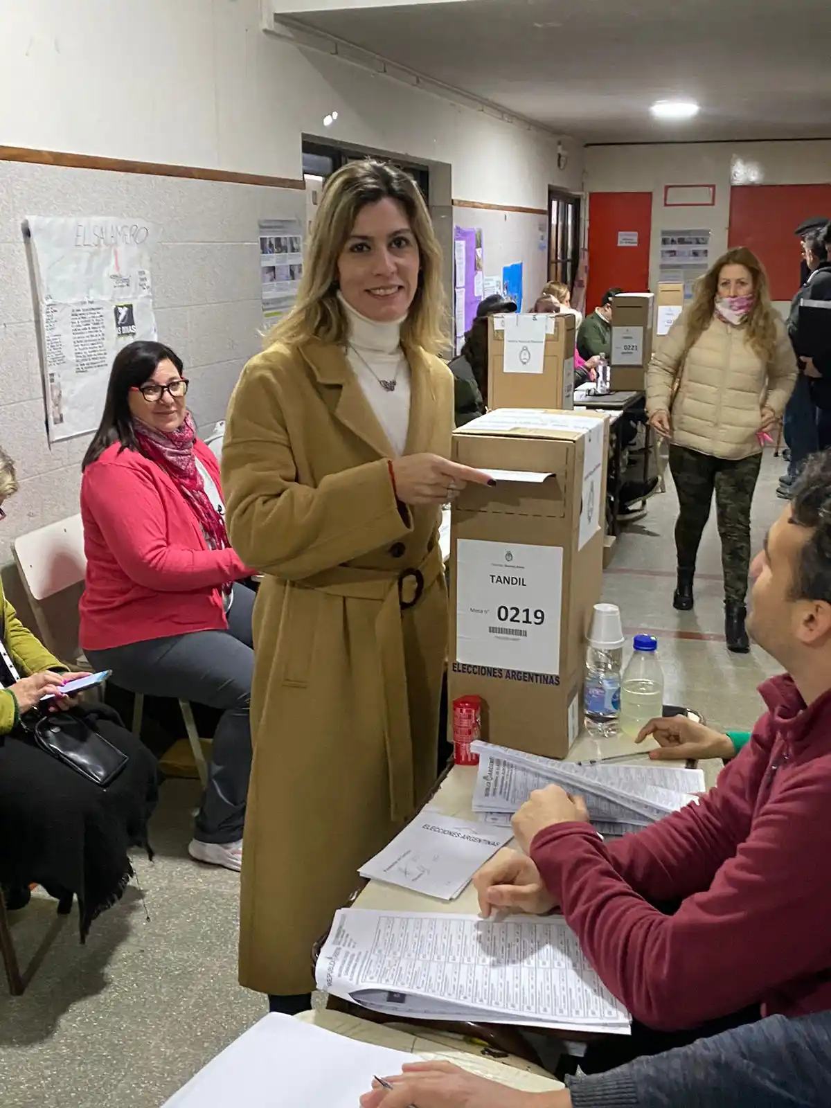 Votan paso candidatos - 2