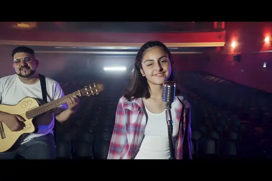 La joven cantante rafaelina Ana Sena presentó "Cosita Linda", su nueva canción: "Me encanta la música, desde bien chiquitita que la amo"