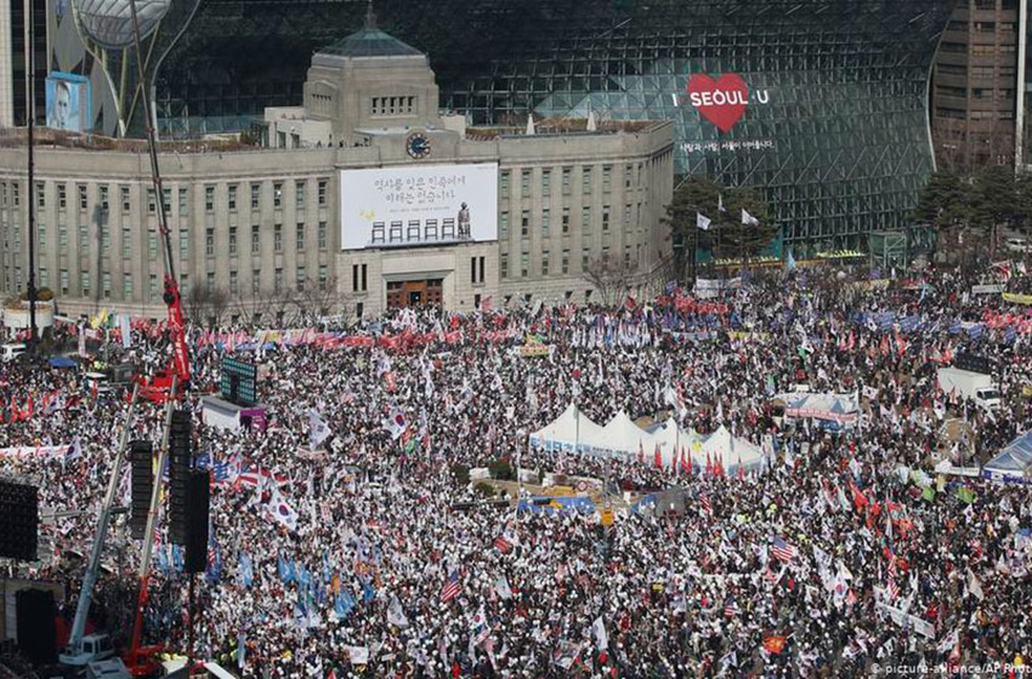 Seúl prohíbe manifestaciones de más de diez personas por rebrote de coronavirus en Corea del Sur