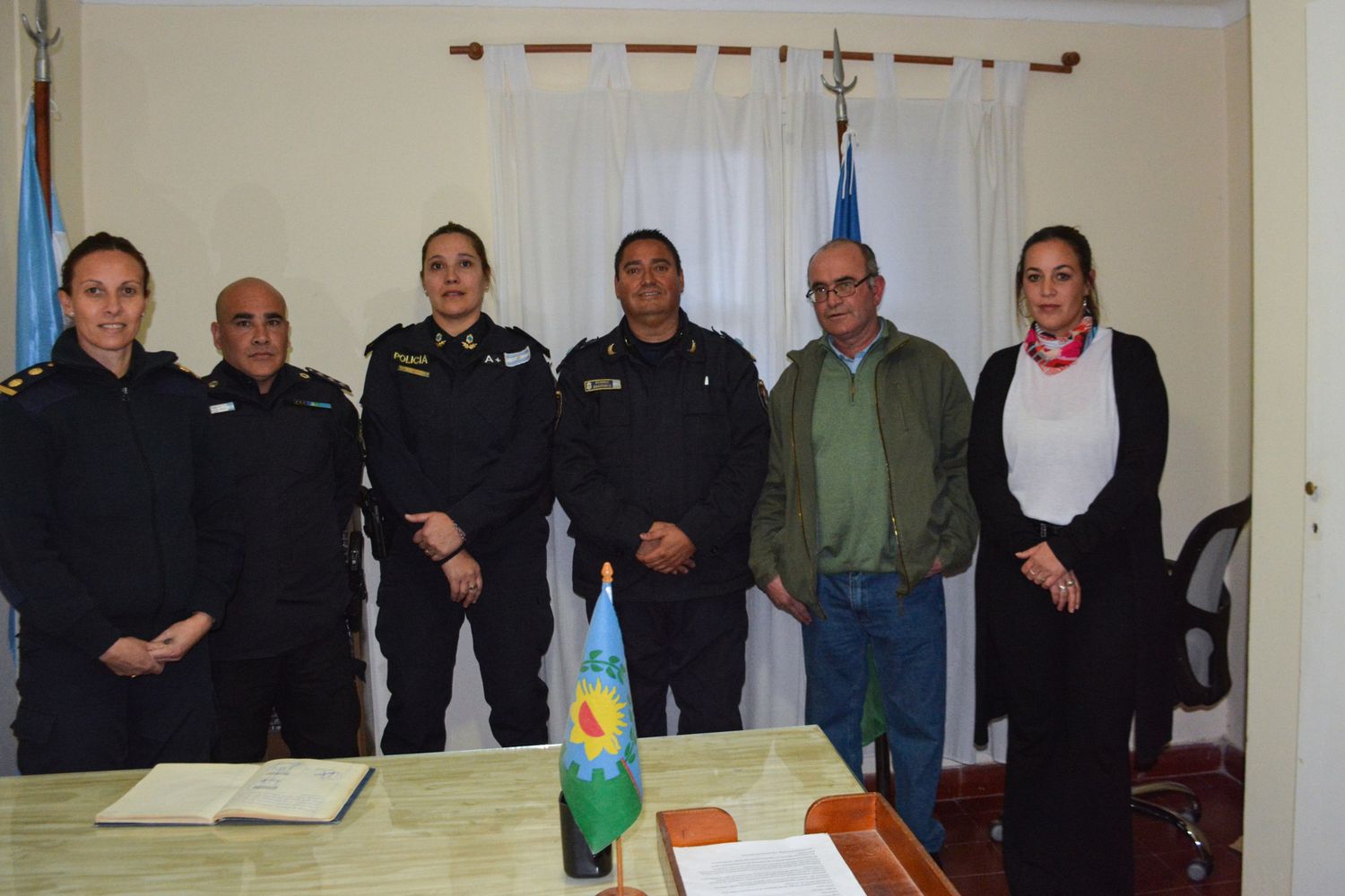 Cambio de autoridades policiales en Villa Cacique – Barker