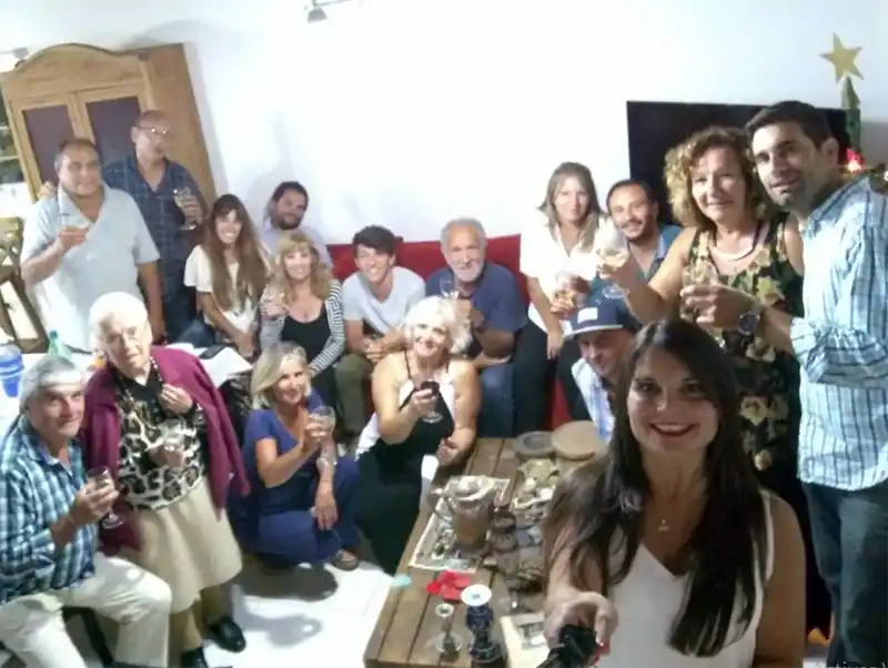En reuniones familiares y con amigos se recibió el Año Nuevo