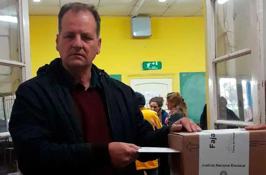 Ya votó el precandidato a Intendente Alejandro Martínez