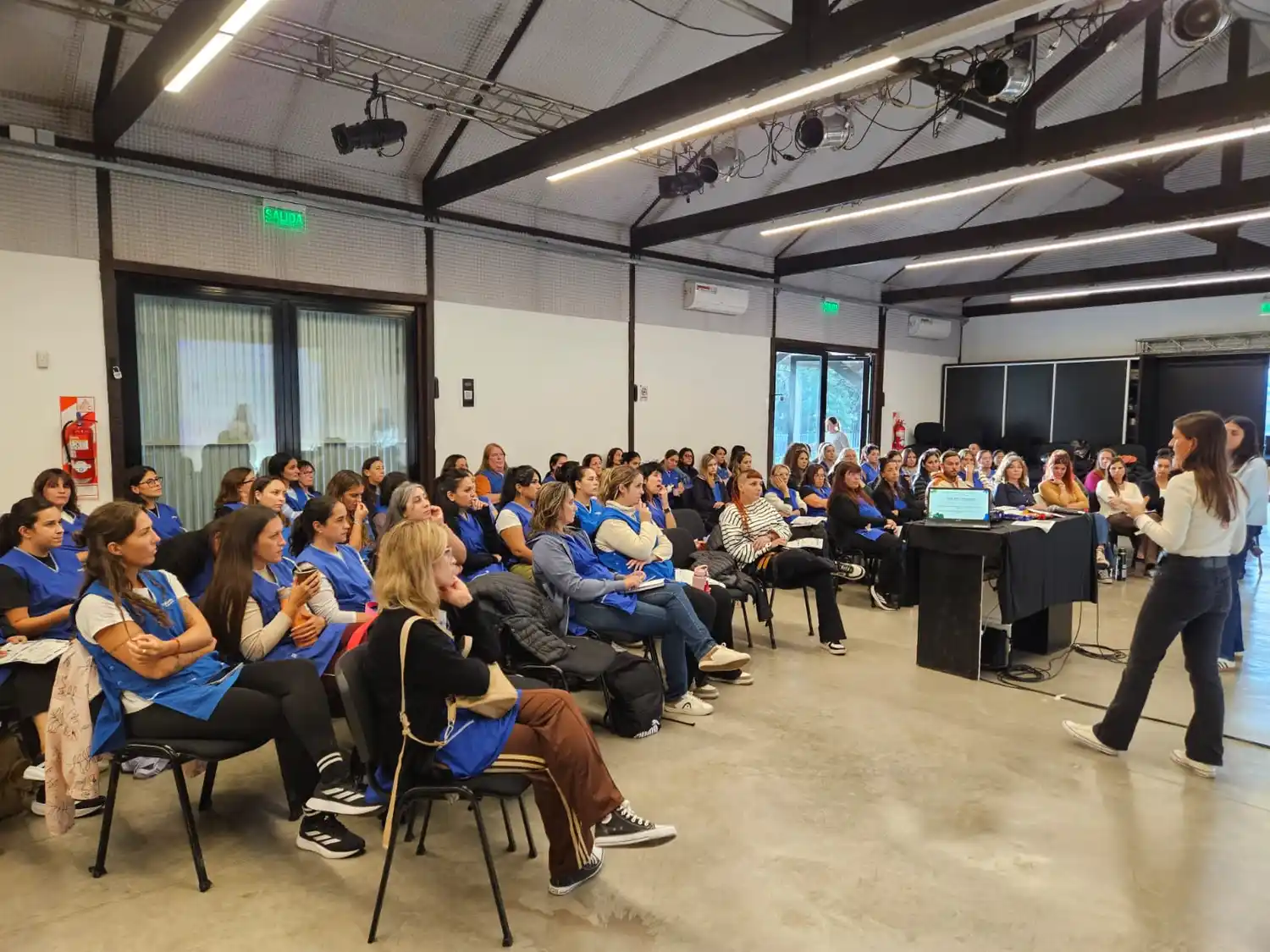 Encuentro entre el personal docente y no docente de los Jardines Municipales