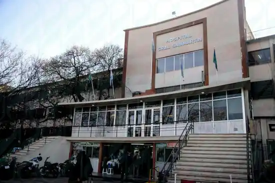 Cayó desde la tribuna en el clásico platense: qué se sabe del hincha de Gimnasia internado en La Plata