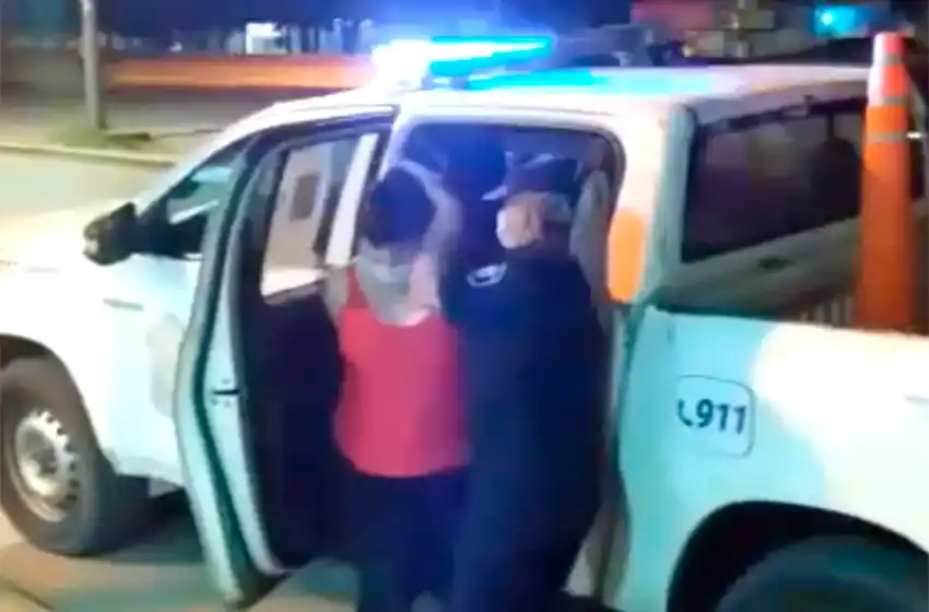 Una joven pareja le robó la recaudación a un remisero en barrio El Colmenar