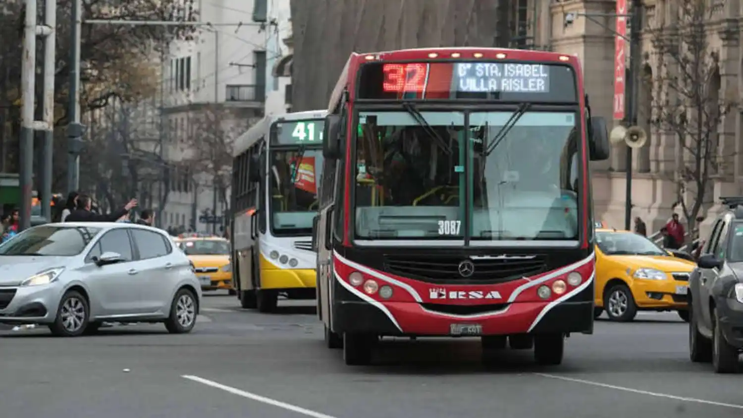 Se levantó el paro de transporte que afectaba a los servicios de corta y media distancia del interior del país