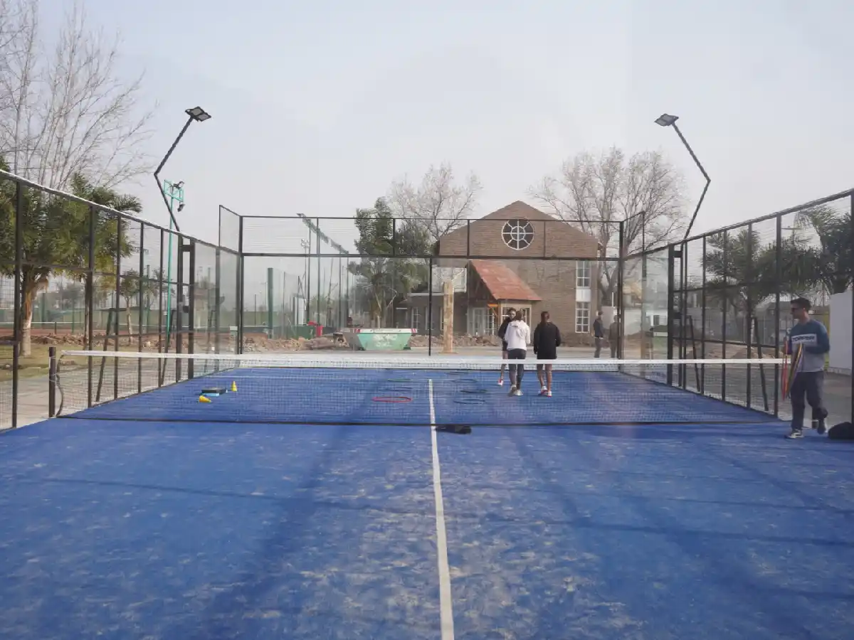 Se viene un “finde” a puro pádel en San Isidro