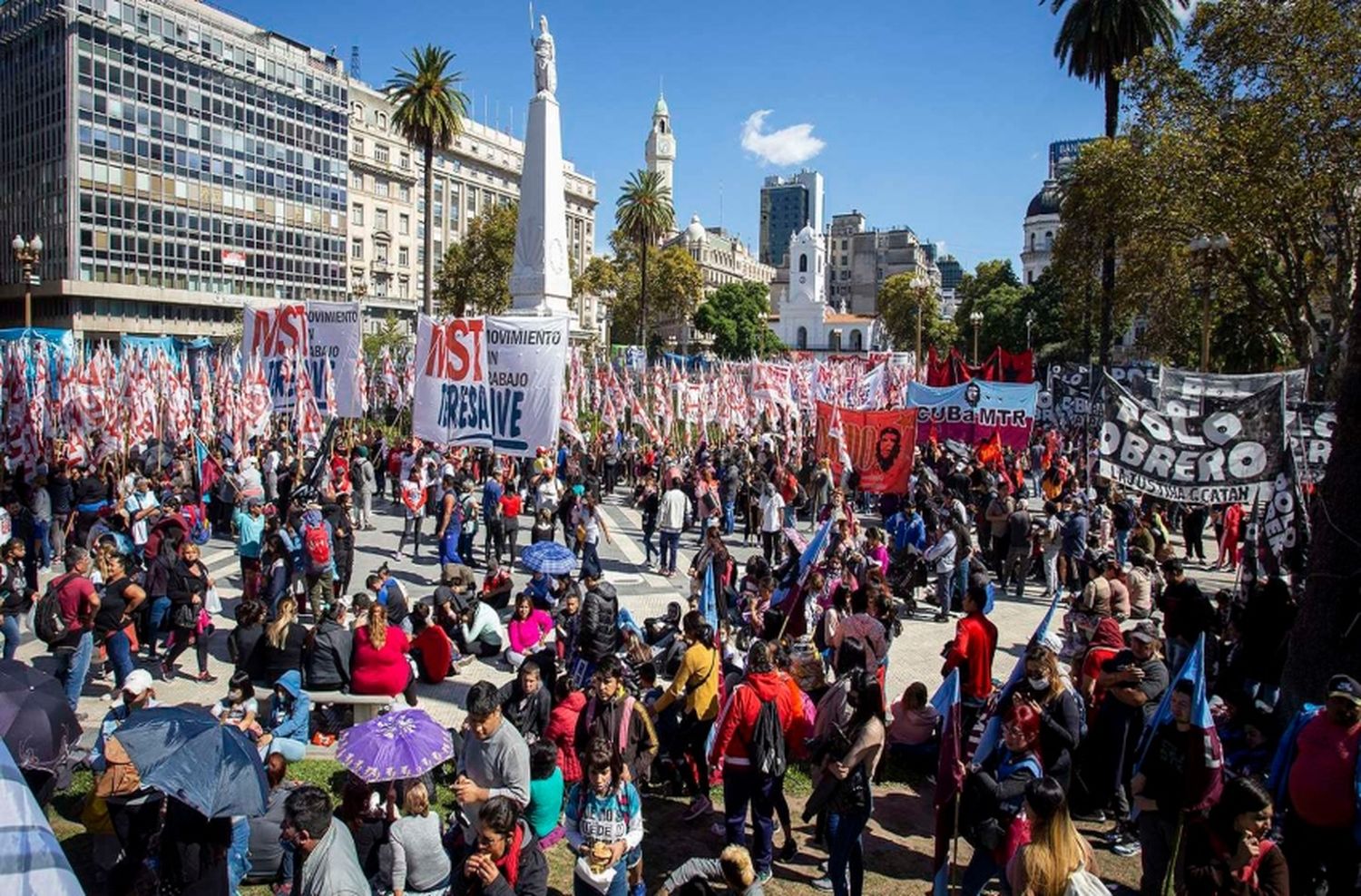 El Gobierno desafía a la marcha federal piquetera y advierte que no aumentará los planes sociales