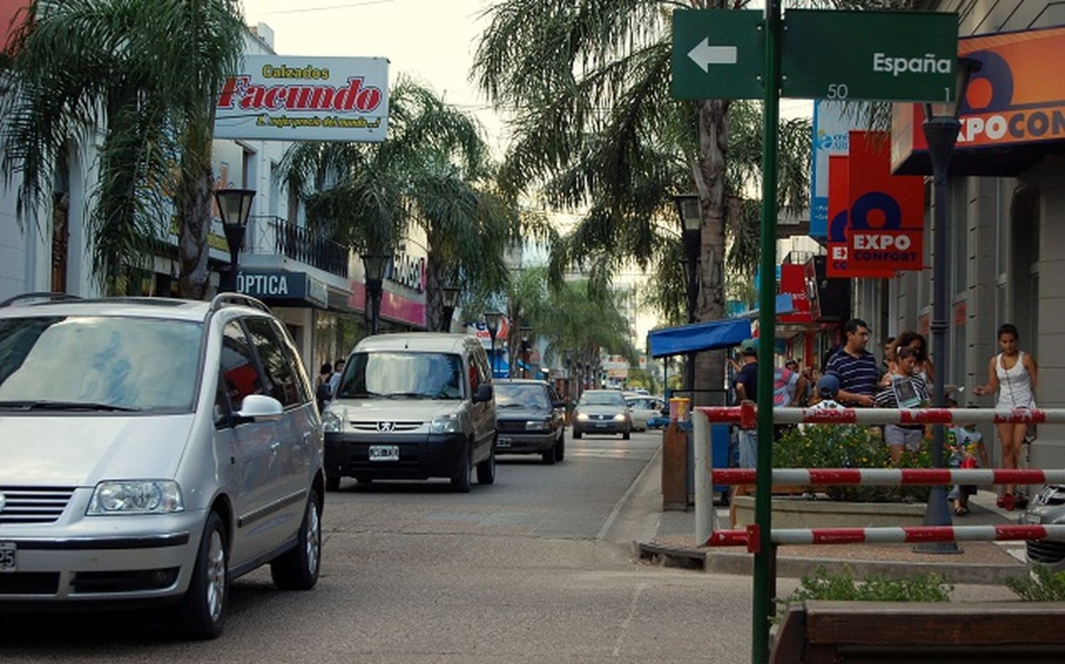 Inseguridad en plena 25 de Mayo: dos hombres entraron a robar a distintos comercios