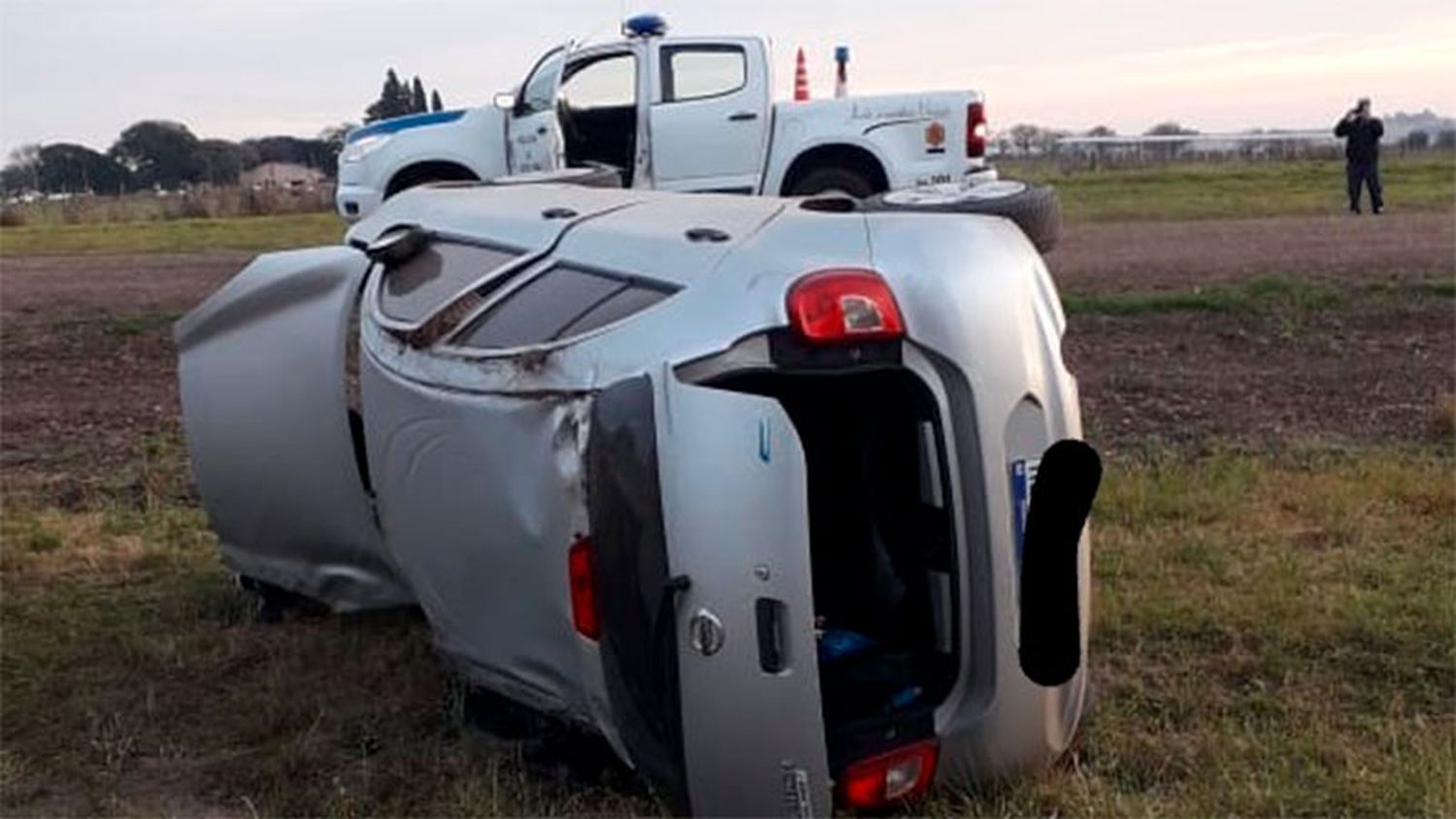 Una mujer mordió la banquina y volcó con su auto en una ruta entrerriana