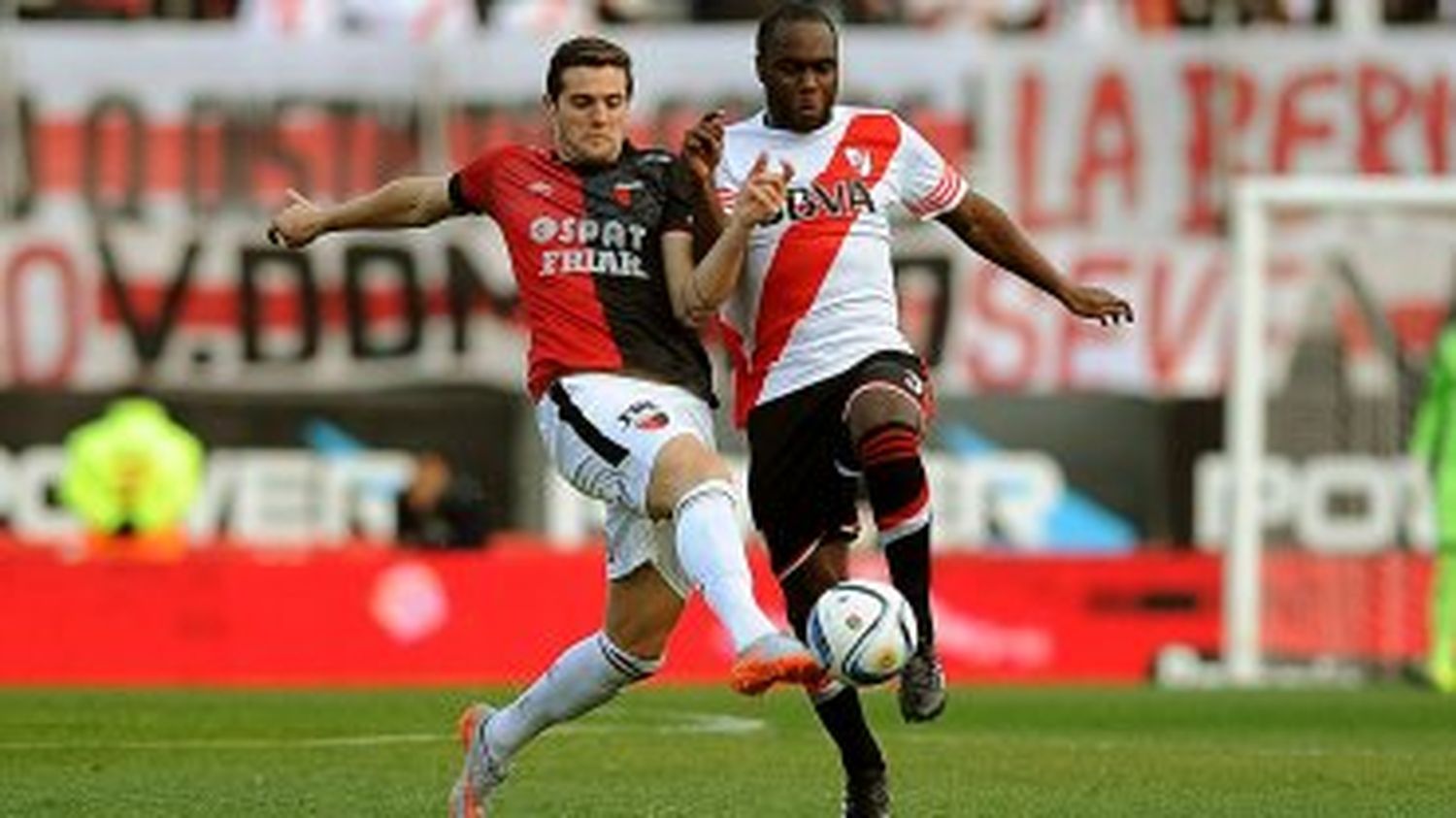 River derrotó a Colón en Núñez y alcanzó a Boca en lo más alto