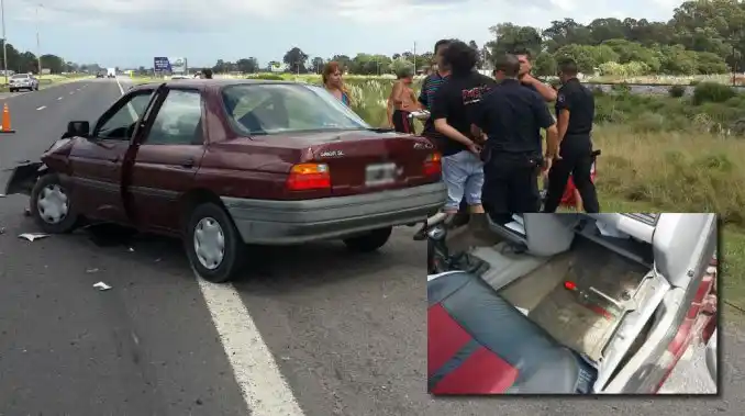 Chocó y huyó borracho en Ruta 2: Iba tomando una botella de vodka