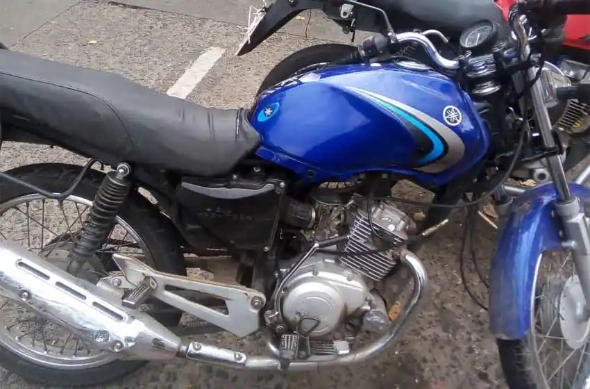 Un joven quiso evadir un control, atropelló a dos inspectores y quedó detenido por dar positivo de marihuana