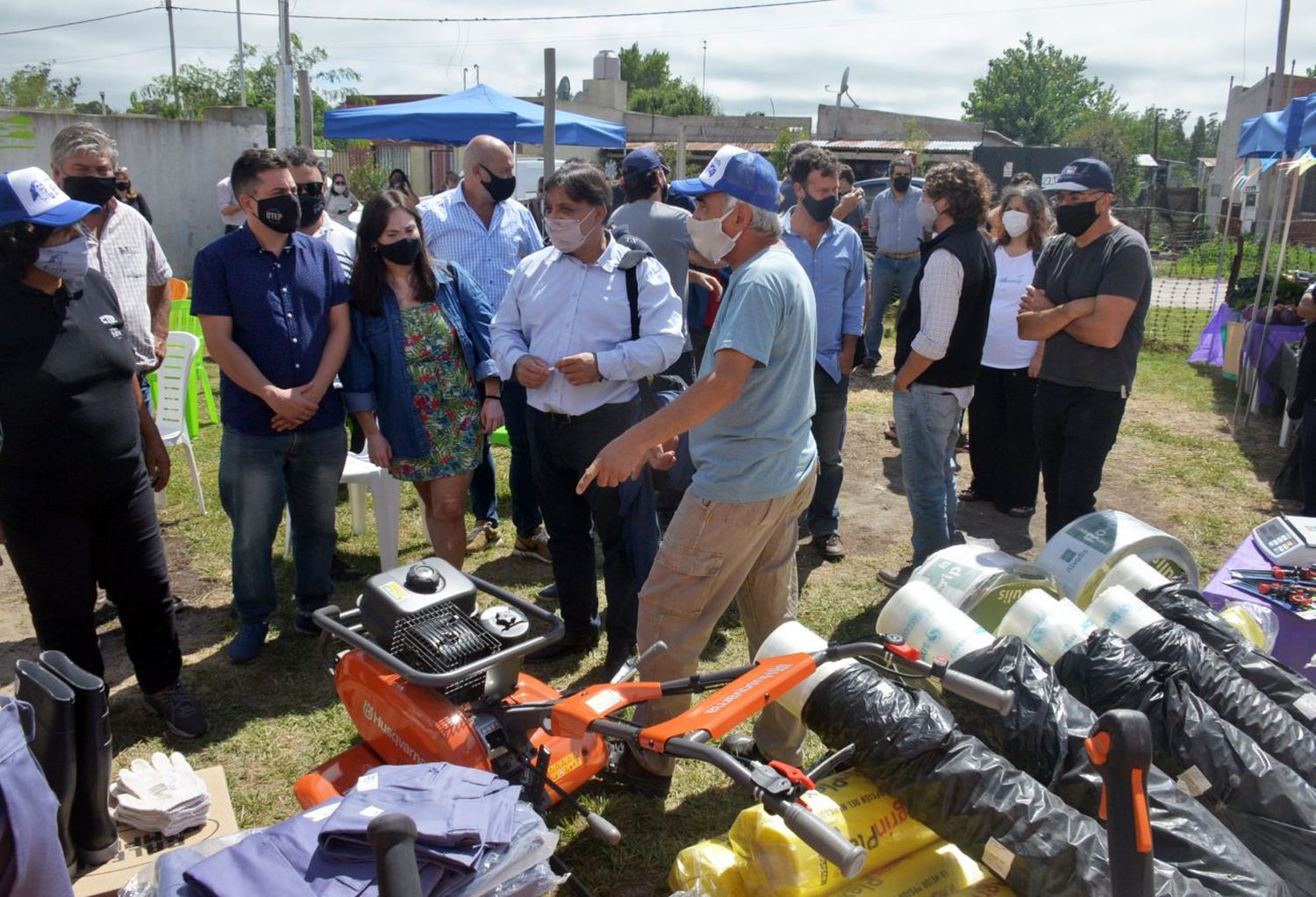 Este miércoles, el titular de Agricultura Familiar nacional de nación recorrió una huerta del Movimiento Evita y entregó herramientas