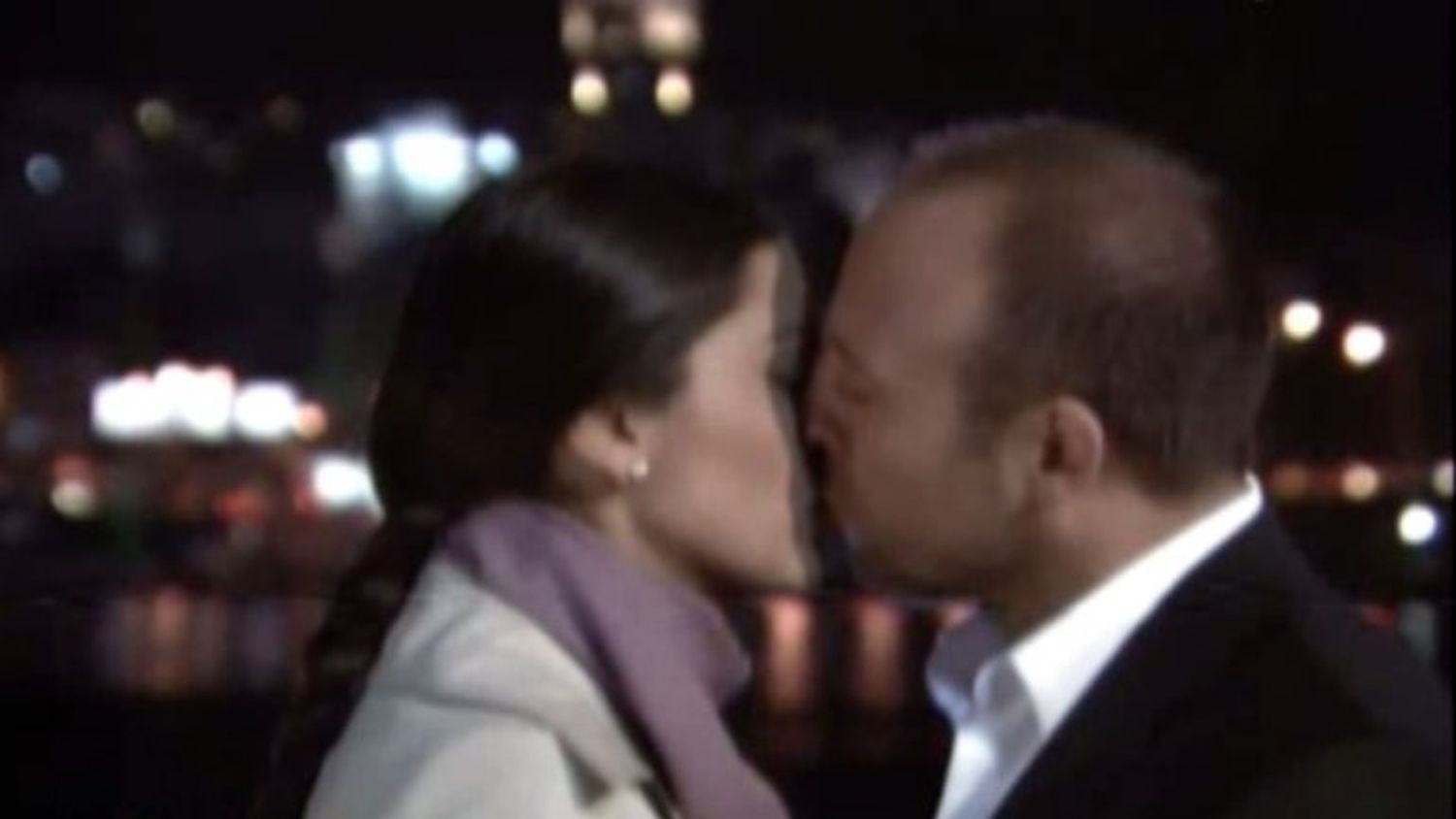 Las mil y una noches: se concretó el beso más esperado de la ficción