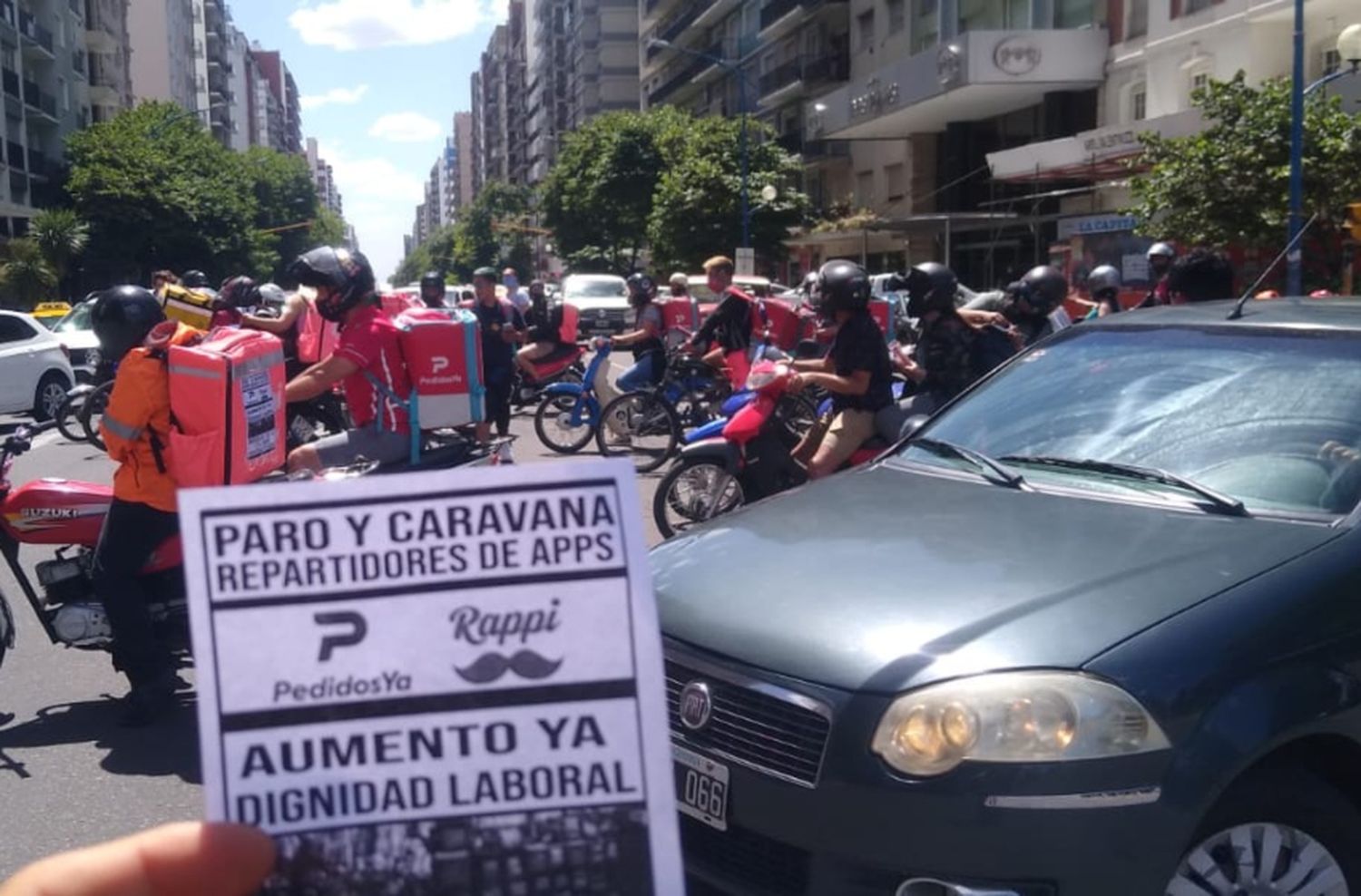 Repartidores de aplicaciones se manifestaron en el centro