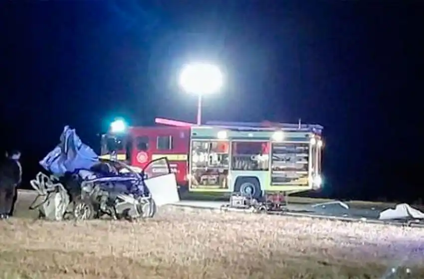 Dos personas fallecieron tras un grave accidente en la autopista Rosario-Santa Fe