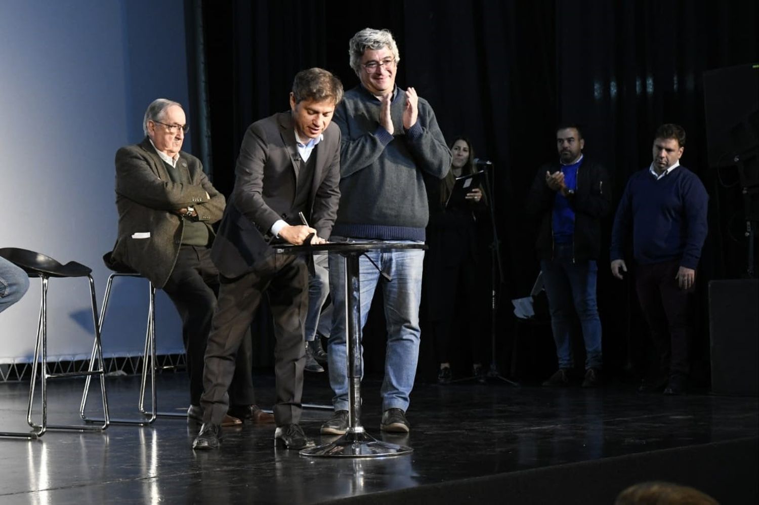 Tandil firmó la adhesión a la 3era. etapa del Plan de Mejora Caminos Rurales