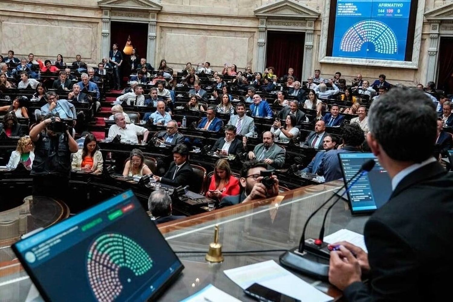 La Ley Bases ya tiene la media sanción de Diputados.