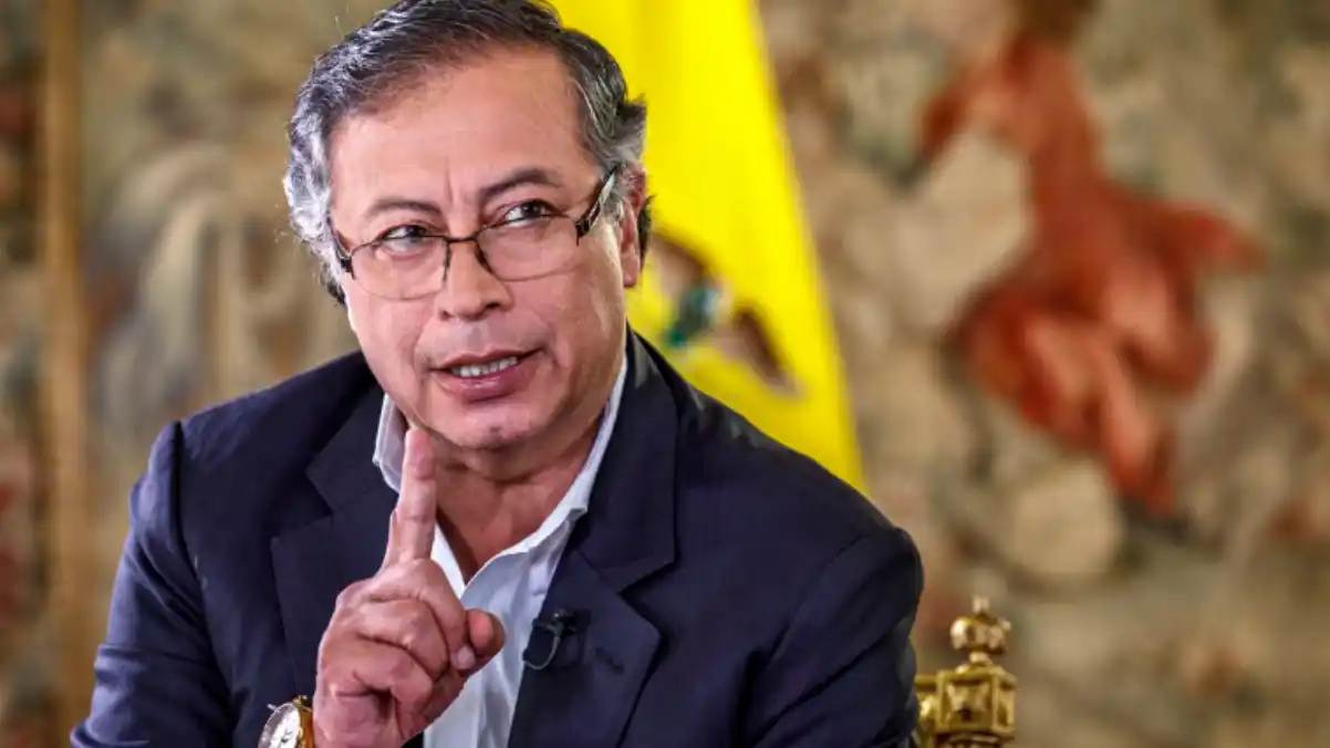 Petro espera que papa León XIV defienda a los migrantes «humillados» en EE. UU.