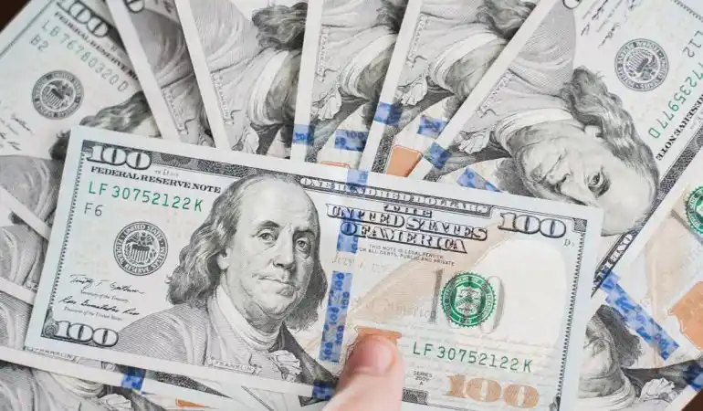 Se disparó el dolar y rompió la barrera de los 18 pesos