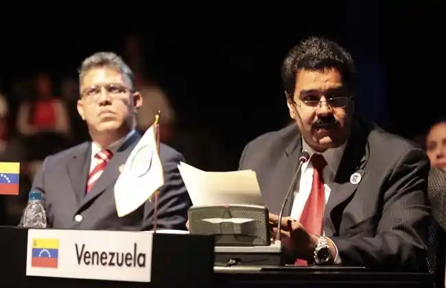 Chávez condenó la "militarización" de Malvinas
