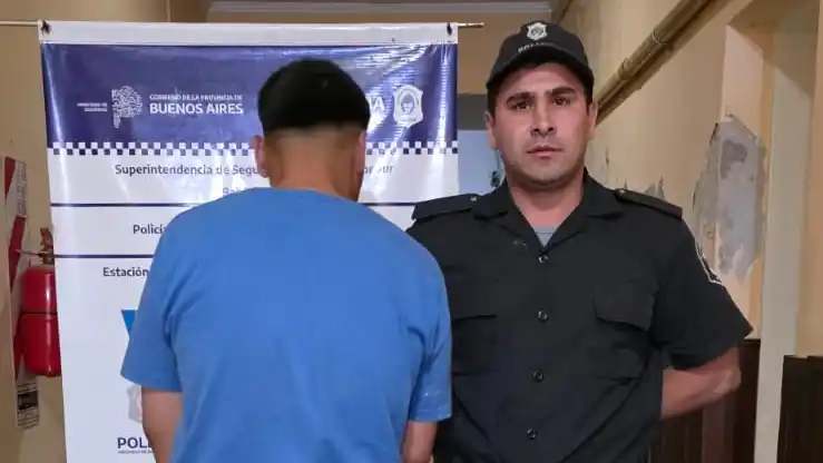 Fue aprehendido por romper el vidrio de la comisaria