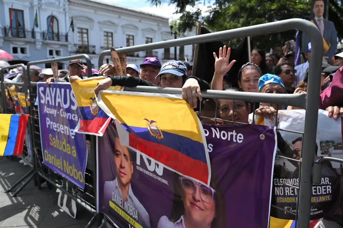 Petro DENUNCIA DETENCIÓN de observadores electorales colombianos en Ecuador