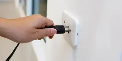 San Lorenzo: un joven falleció electrocutado al baldear una habitación