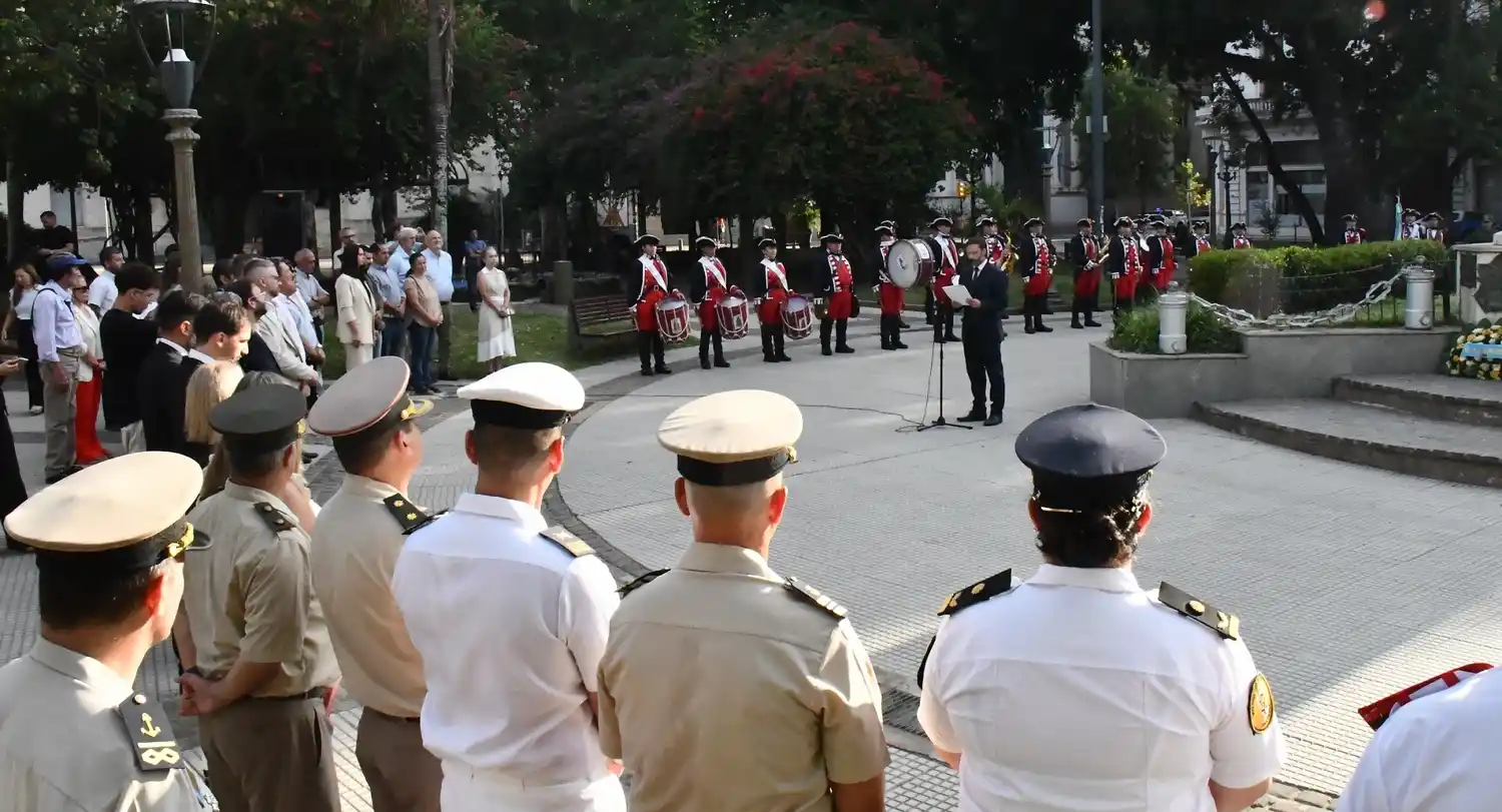 Azcué encabezó los actos conmemorativos por el Combate de San Lorenzo y la Batalla de Caseros