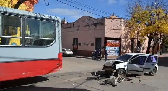 Una niña de 9 años resultó fracturada tras un fuerte choque