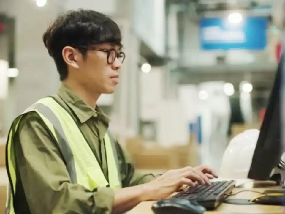 Creó una empresa donde los empleados, rentados, fingen que trabajan