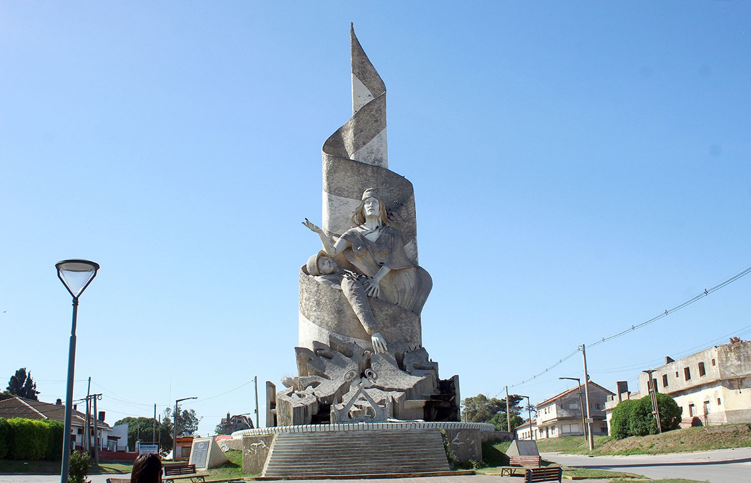 Monumento a los caídos. Fue inaugurado en 1999, en Quequén
