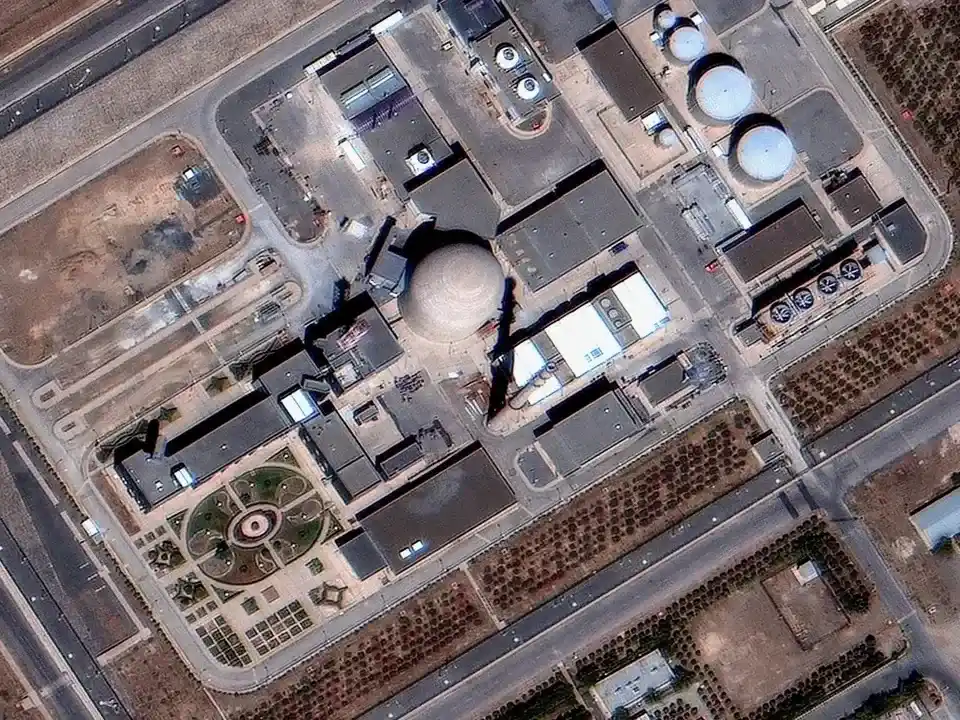 Ataques aéreos alcanzaron un reactor de agua pesada y una planta de producción de concentrado de uranio en Irán.